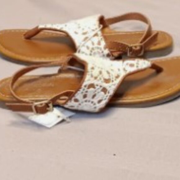 Girls Sandals By Target Size 2 Thong And T-Strap Embroidered, - NWT - Picture 10 of 15